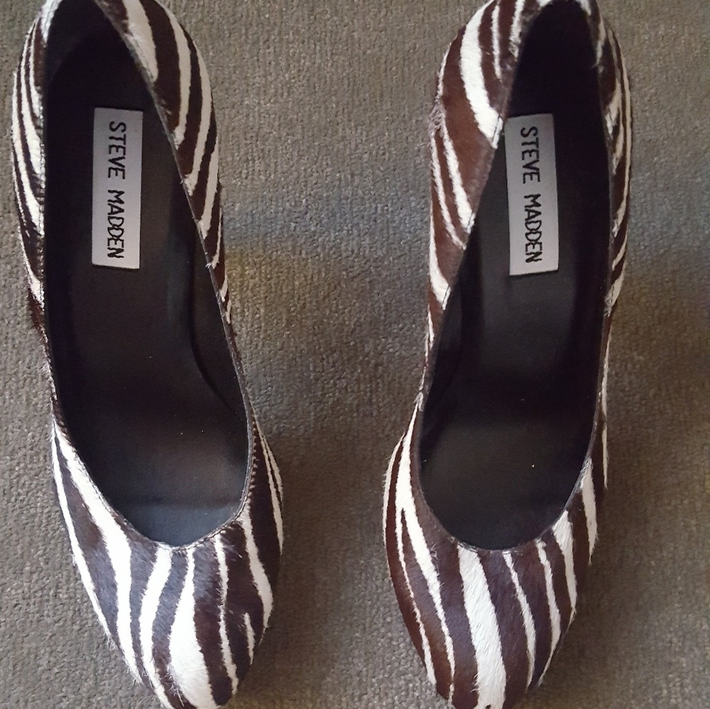 Steve madden skin pumps